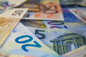 Österreichs Abgabenbelastung von Einkommen im Zeitverlauf